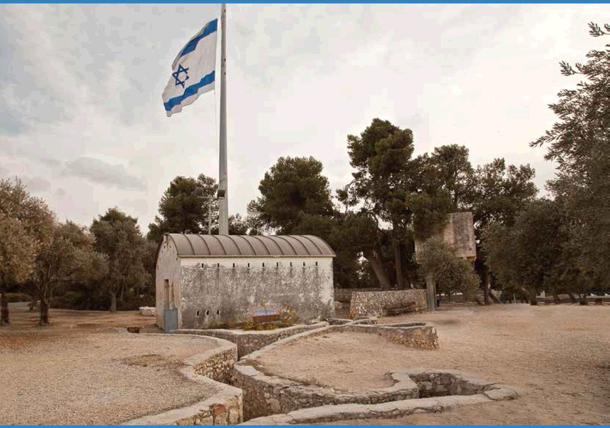 תצלום של תעלות המגן בגבעת התחמושת